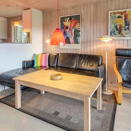 Tuulikki - 1-6km From The Sea By Interhome