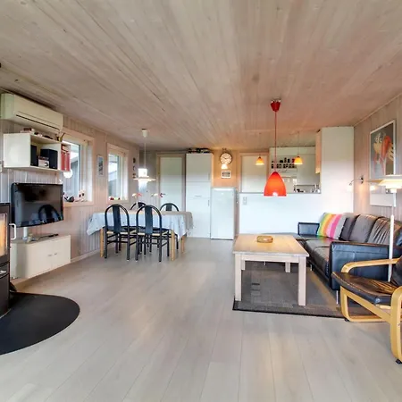 Tuulikki - 1-6km From The Sea By Interhome